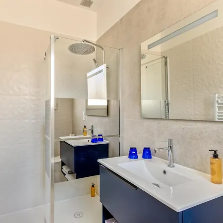 Espadon Bleu לה לבאנדו