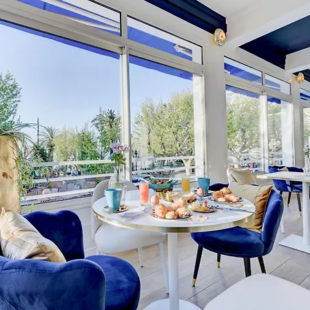 Espadon Bleu מלון לה לבאנדו