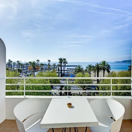 מלון Espadon Bleu