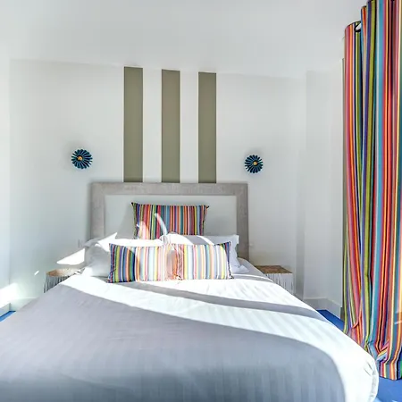 Espadon Bleu מלון