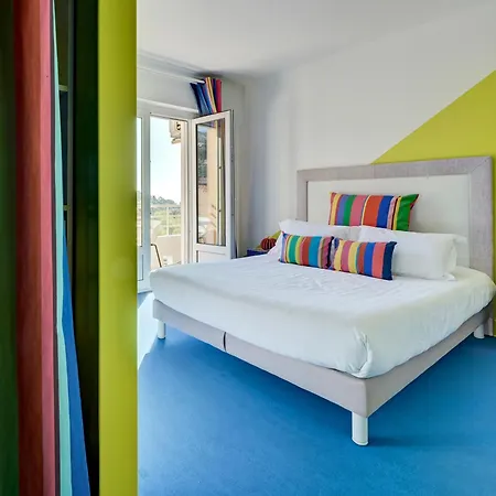 Espadon Bleu מלון 3*