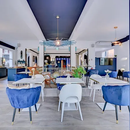 Espadon Bleu מלון